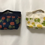 黄色とオレンジフラワーのバッグインポーチ。