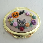 【ハロウィンねこちゃん】刺繍のコンパクトミラー