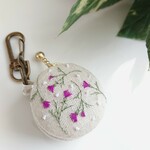 アザミの刺繍マカロンポーチ