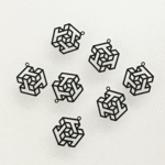　【銅製高品質＆黒鍍金】 透かし幾何メタル /立体効果トレンドパーツ　10個で300円