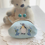 ＊手刺繍 ペンギンさんのがま口ポーチ＊