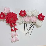 お花の髪飾り赤白色(つまみ細工*ちりめん*かんざし*和装*着物*浴衣*七五三*卒業式*成人式)