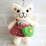 ☆jus-jas様　オーダー品☆～お散歩猫さん☆2021～秋色ワンピ【白猫・ココア色】ストラップ（お着換えバッグ付き）