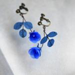 和紙の花  「紺碧のばら」  イヤリング / ピアス　ブルー
