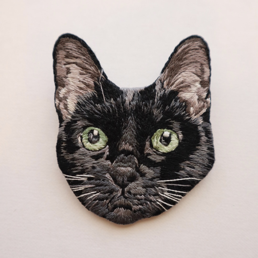 ネコちゃんブローチ✩.*˚オーダーページ うちの子オーダー(手刺繍ブローチ) リアル刺繍 猫 犬 ペット