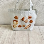 【M様専用ページ】Cafe-sweets☆羊毛刺繍キャンバストート〜☆焼き立てパン屋さん🍞🥐🥖（グレー）