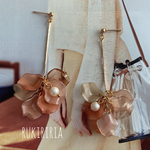 RUKIRIRIA #582 オレンジ花びらピアス  フラワーピアス 大ぶりピアス 大ぶりイヤリング 