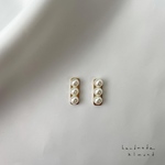 小さめ3連パールピアス・樹脂ピアス・イヤリング