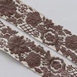 インド刺繍リボンᢂシルクワントーンフラワー ブラウン　刺繍リボン/刺繍/リボン/シルクリボン/トリム/ブレード/ジャガードリボン/レース/チュール/インド刺繍