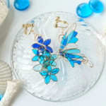（B）ステンドグラスの蝶と花イヤリング〜海辺の街〜（earrings of butterfy and  flower〜Seaside town〜）.