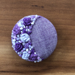 ビーズ刺繍くるみボタン（ヘアゴム/ブローチ）