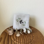 ガーゼハンカチ　つばめの刺しゅう