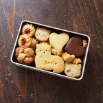 「ねこたちのきもち♪クッキー缶」（S）【期間限定缶】