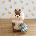 ぷっくりほっぺのリスさん🐿