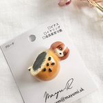 🥐あんパンをはむるキャバっ子ブローチ🥖ブレンハイム