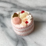 ミニチュア　ピンクマカロンケーキ