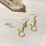 【再販】ワンコイン ！ うさぎ モチーフ ♪  ピアス 天然石 パワーストーン ラベンダーアメジスト リラックス 心身安定 ウサギ ゴールド キラキラ 揺れる パーツ変更 イヤリング