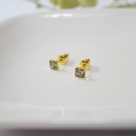 京都オパールのワンポイントピアス［赤］