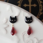 黒猫のイヤリングorピアス【赤】