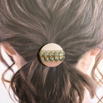 再販　大人　【ヘアゴム】　刺繍リボン　コーデュロイ　秋　冬　あき　ふゆ　おとな　へあごむ　ヘアアクセ　ナチュラル　くるみボタン