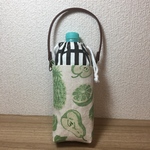 保温保冷　果物柄（グリーン）のペットボトルカバー