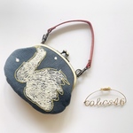 ミナペルホネン　ハンドル付きくし型　swan✖️tambourine がま口　ハンドメイド