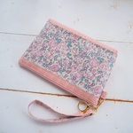 新作　★リバティレザーコンビバッグポーチ　フェリシテ　ライラック　もち手ストラップ付き　21×12.5×4cm　中布　1＋2分割ポケット