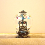 ガラスドームのちいさな遊園地　メリーゴーランド　真鍮古美