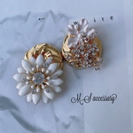盛りボタンピアス＊gold×White