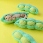 羊毛フェルト　枝豆にゃんこ　ブローチorキーホルダー加工無料