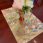純金箔豪華刺繍　正絹帯から作ったテーブルセンター　グリーンに金と花々