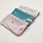 刺繍ちょうちょハンカチ　3枚セット　4重ガーゼタオル　ハンドメイド　プチギフト　タオル