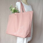 【訳あり】伸びる猫刺繍　大きめトートバッグ　ツイル地ピンク　秋冬にもぴったりニュアンスカラー　名入れ可