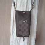 スマホポシェット　シックなにゃんこポケット付き　ダークブラウン　名入れ可