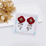 ○再販○深紅のお花とまるい葉っぱの刺繍ピアス/イヤリング○受注製作○