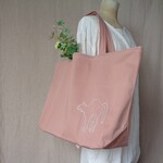 【訳あり】背伸びのあくび猫刺繍　大きめトートバッグ　ツイル地ピンク　秋冬にもぴったりニュアンスカラー　名入れ可