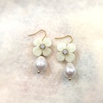 ゆらゆらお花ピアス♡