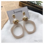[New]ピアス　イヤリング　大振りピアス　おおぶり　アクリルパーツ　ぶら下がり　パール