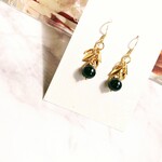GOLD 葉っぱ 天然石 モリオン（黒水晶）ピアス アレルギー対応