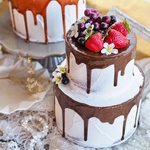 【受注生産】クレイケーキ2段　たっぷりチョコレートソース&いちご　ドリップケーキ　バースデーケーキ　誕生日　ウェディング　ベビーフォト　ハーフバースデー　ウェルカムスペース