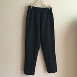 フレンチリネンブラッシュツイルNVで作ったテーパードパンツ