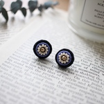 ビーズ刺繍＊ちいさなちいさなお花ピアス　black &blue