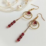 ルビーレッドの ロングピアス/イヤリング