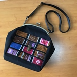 前ポケットのショルダーがま口バッグ(チョコレート)