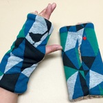 鳥さんとリンゴ刺繍☆青緑黒色☆モザイク柄とシープボアのアームウォーマー/指なし/ハンドウォーマー/手袋