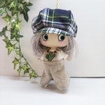 ベージュのリネン刺繍(サボテン)入りサロペット&タータンチェックのあったか起毛&リネンのリバーシブルキャスケット