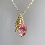 薔薇鉱石のネックレス・花びら(レジンアクセサリー)