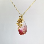 薔薇鉱石のネックレス・金砂(レジンアクセサリー)