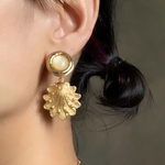 【new】【atelier chimie】イギリスヴィンテージボタンピアス・イヤリング