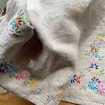 手刺繍リネンのクロス(A)